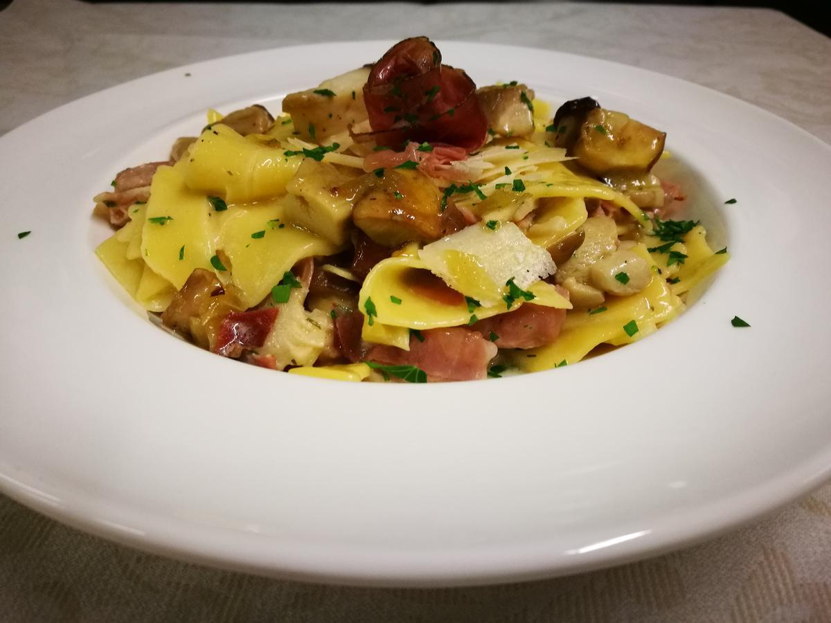 Locanda Della Pieve Tizzano Val Parma Bagian luar foto